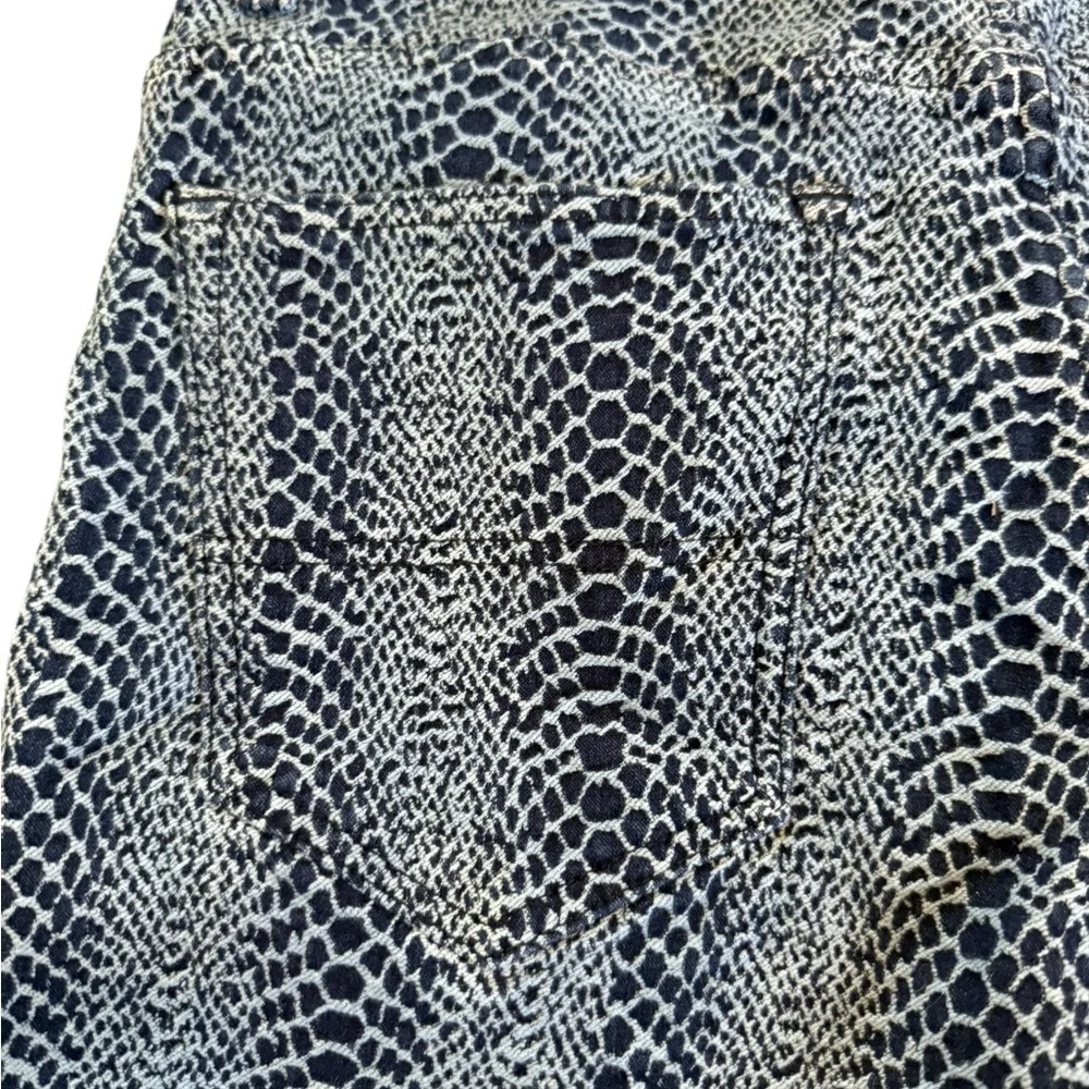 Men’s Decibel snakeskin print stretchy denim shorts EUC Size 36 - Picture 6 of 10